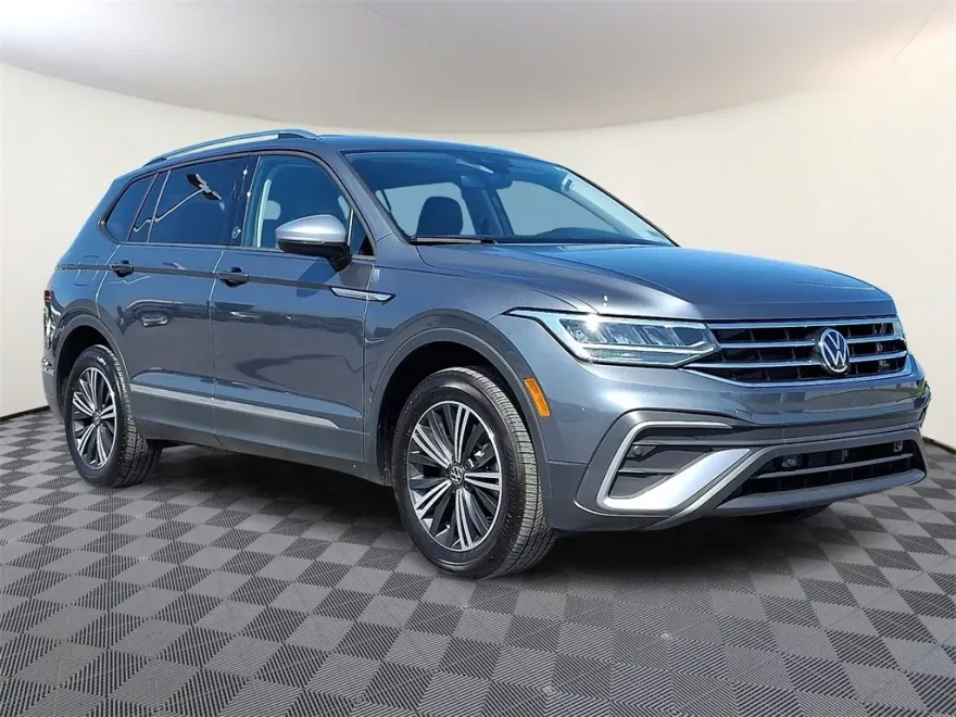 2024 Volkswagen Tiguan Wolfsburg Edition photo 1