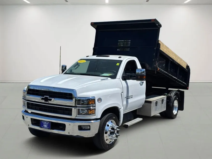 2023 Chevrolet Silverado 6500HD Work Truck photo 1