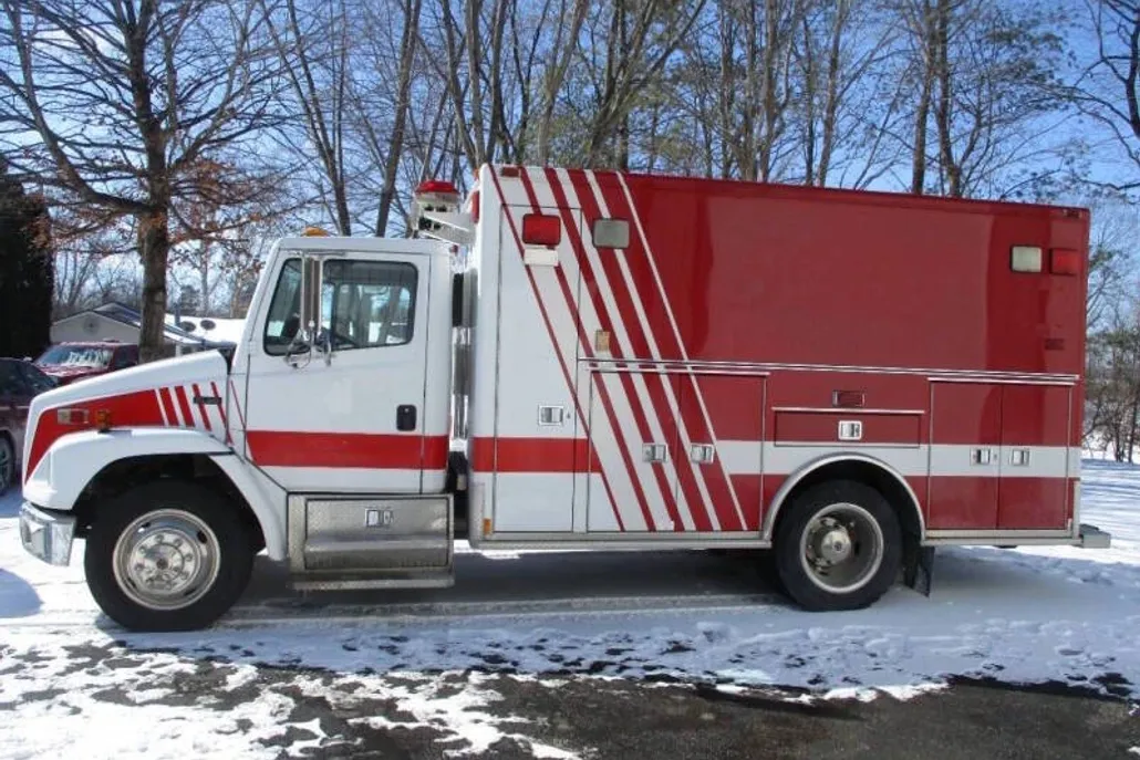 2000 Freightliner FL60 photo 1