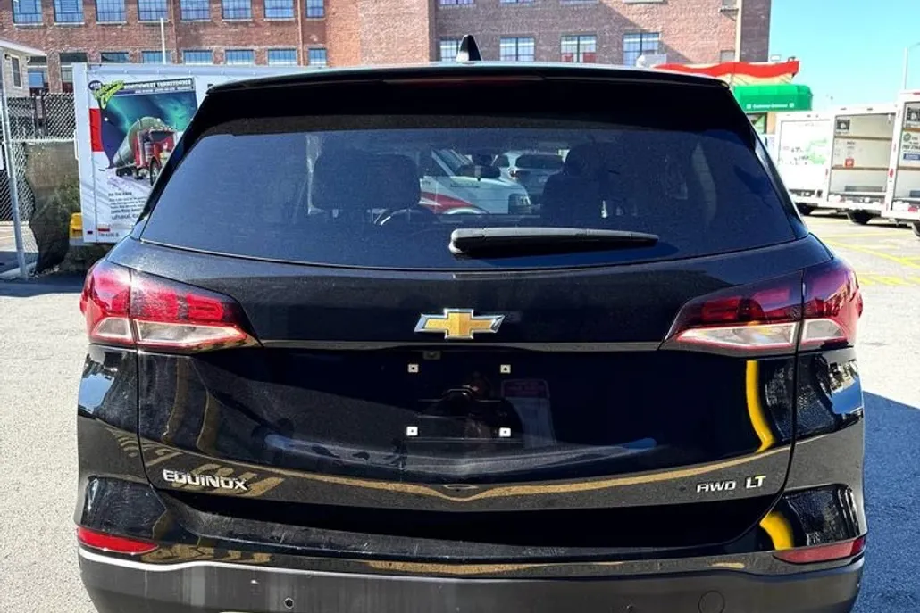 2023 Chevrolet Equinox LT photo 1