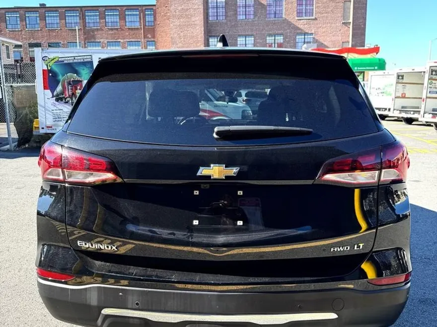 2023 Chevrolet Equinox LT photo 1