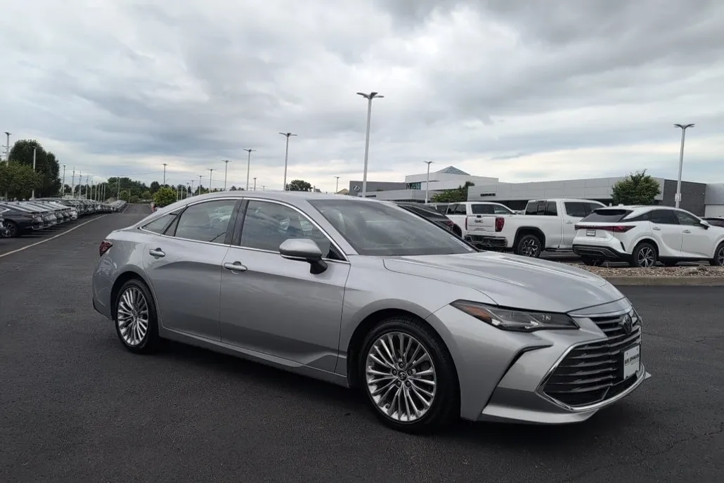 2019 Toyota Avalon Limited photo 1