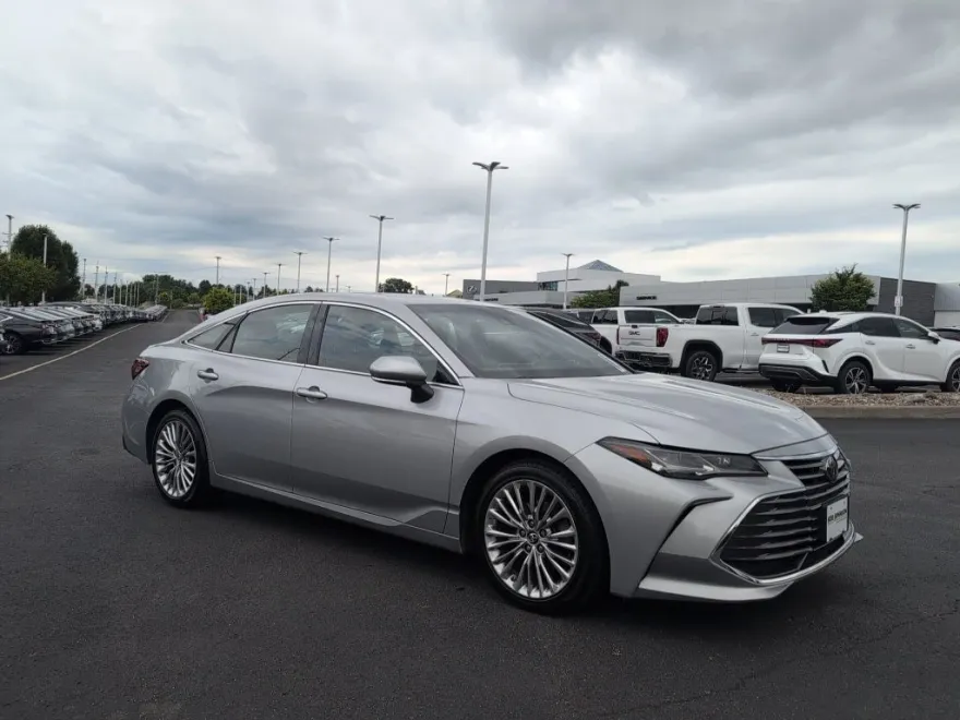 2019 Toyota Avalon Limited photo 1