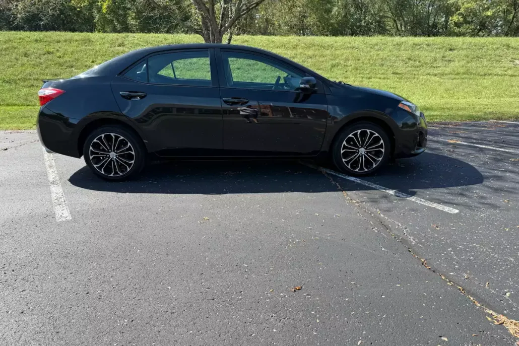 2015 Toyota Corolla S Premium photo 1