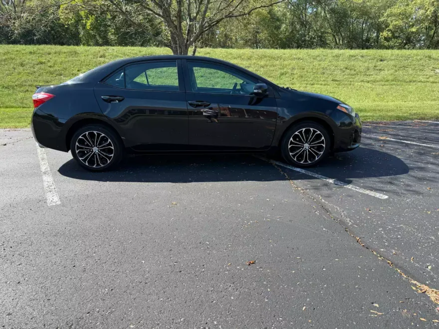 2015 Toyota Corolla S Premium photo 1