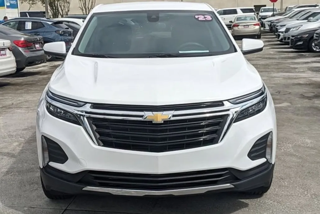 2023 Chevrolet Equinox LT photo 1