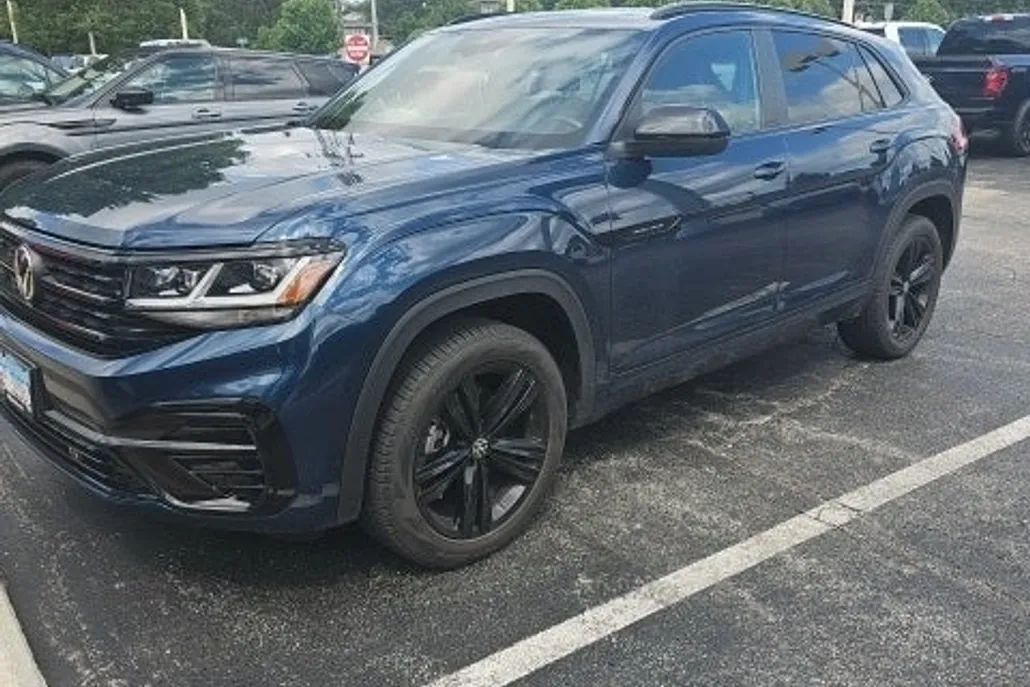 2023 Volkswagen Atlas Cross Sport SEL R-Line photo 1