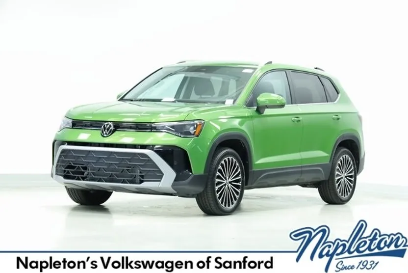 2025 Volkswagen Taos SE photo 1