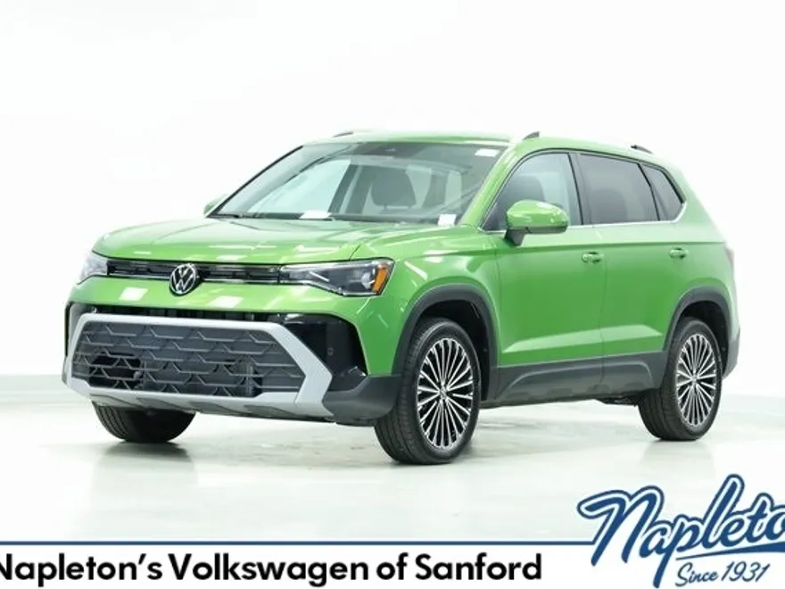 2025 Volkswagen Taos SE photo 1