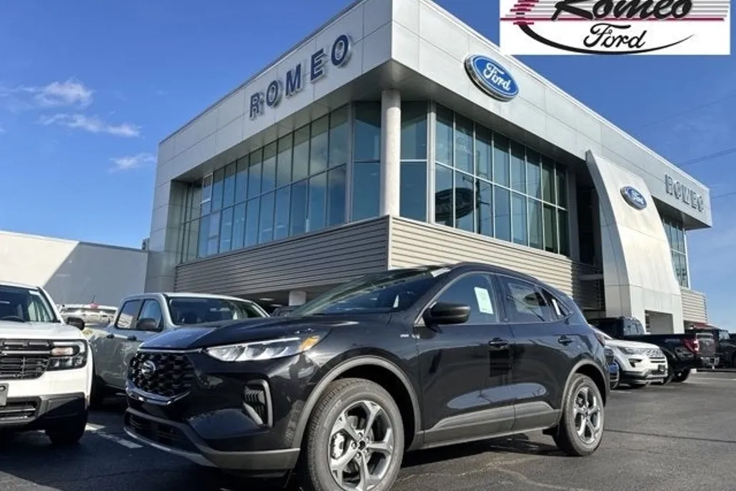 2025 Ford Escape ST-Line photo 1