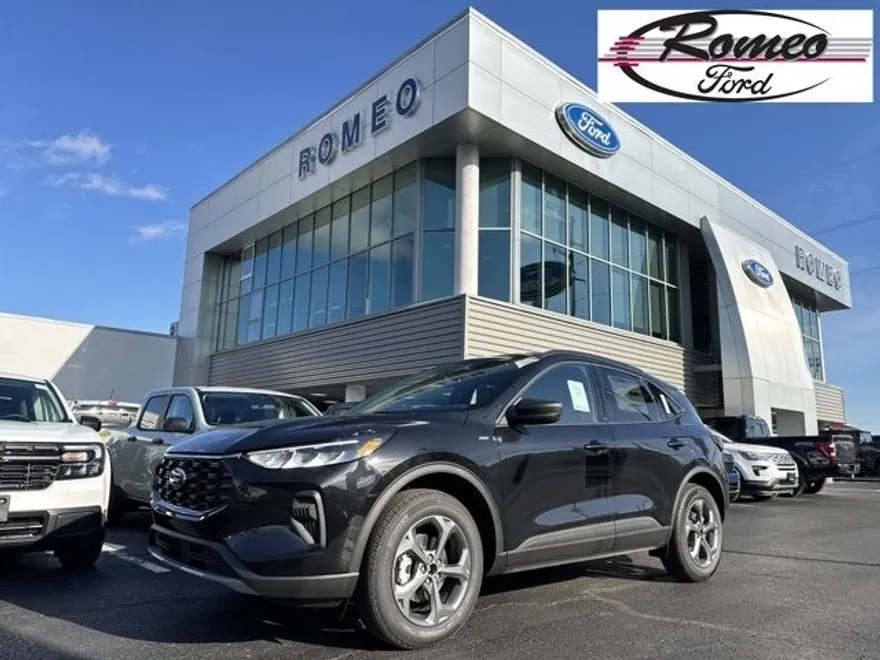 2025 Ford Escape ST-Line photo 1