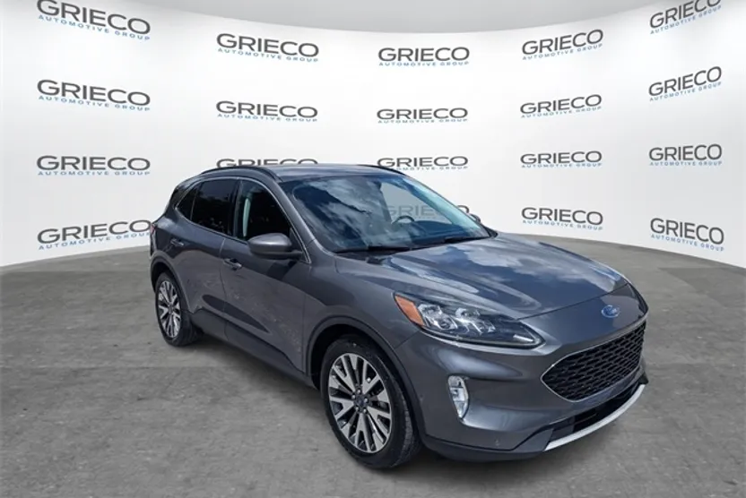 2021 Ford Escape Hybrid Titanium photo 1