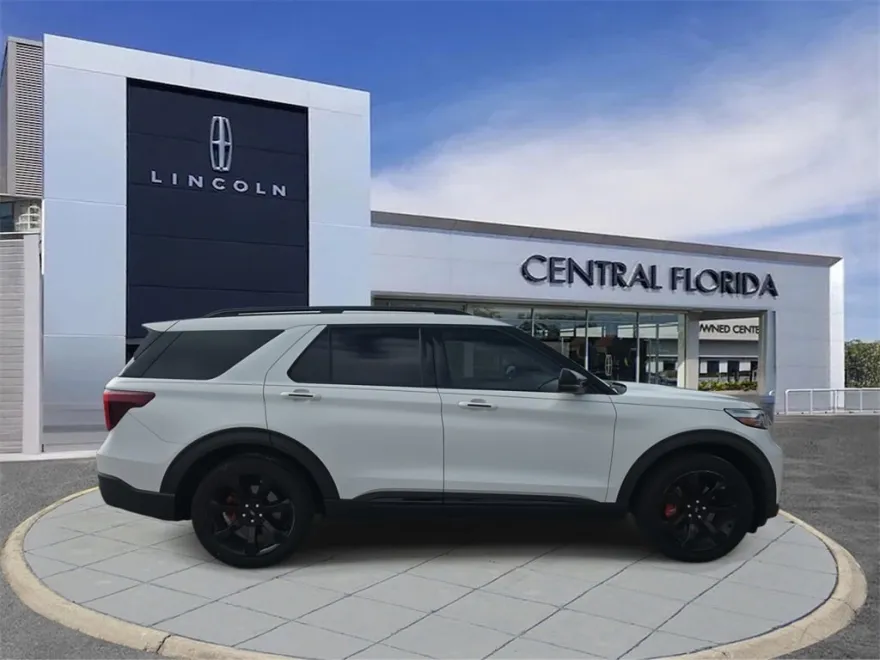 2020 Ford Explorer ST photo 1