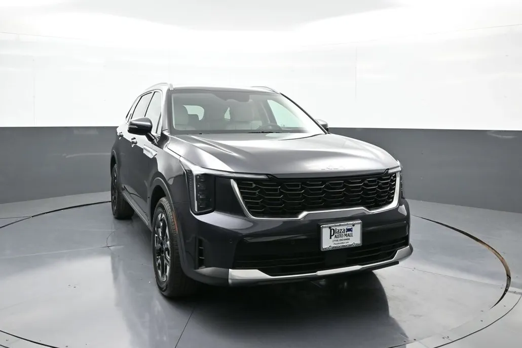 2025 Kia Sorento S photo 1