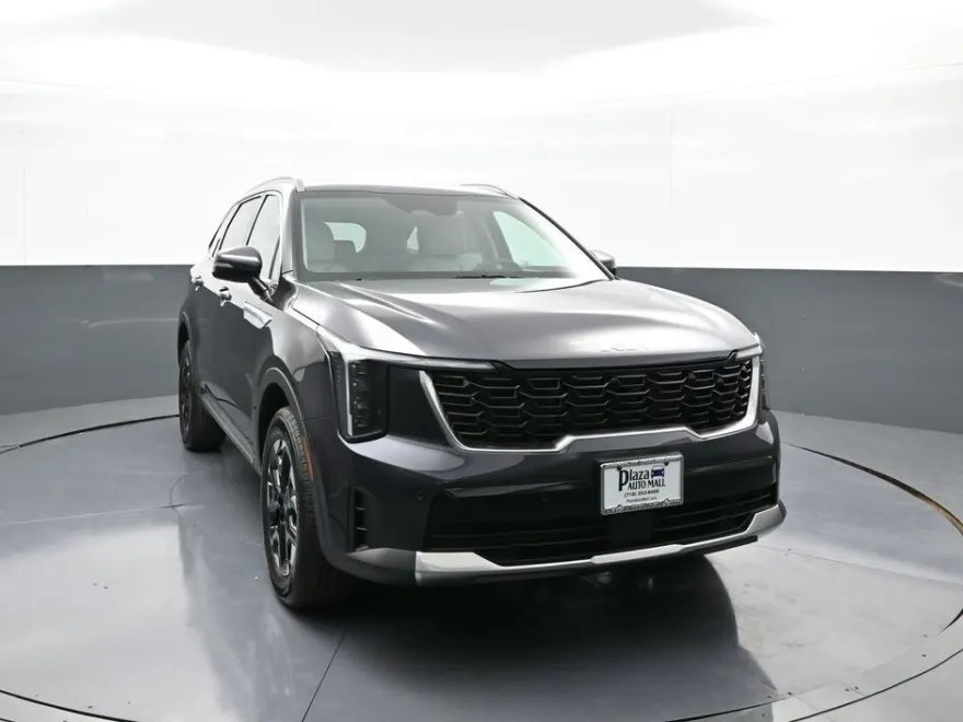 2025 Kia Sorento S photo 1