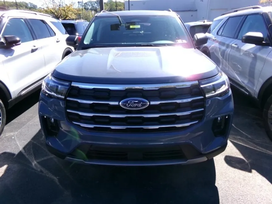 2025 Ford Explorer photo 1