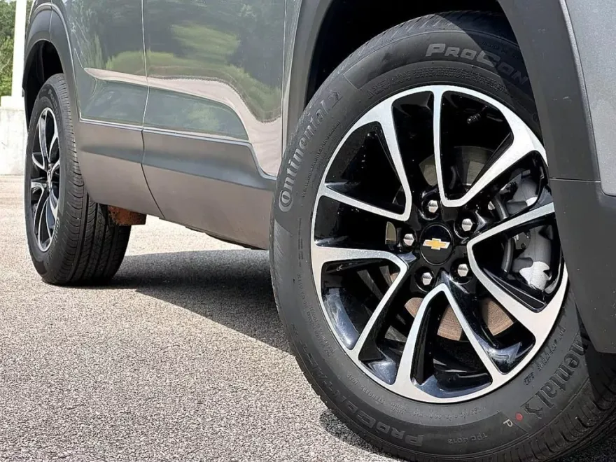 2025 Chevrolet Trailblazer LT photo 1