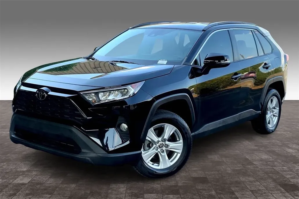 2021 Toyota RAV4 XLE photo 1
