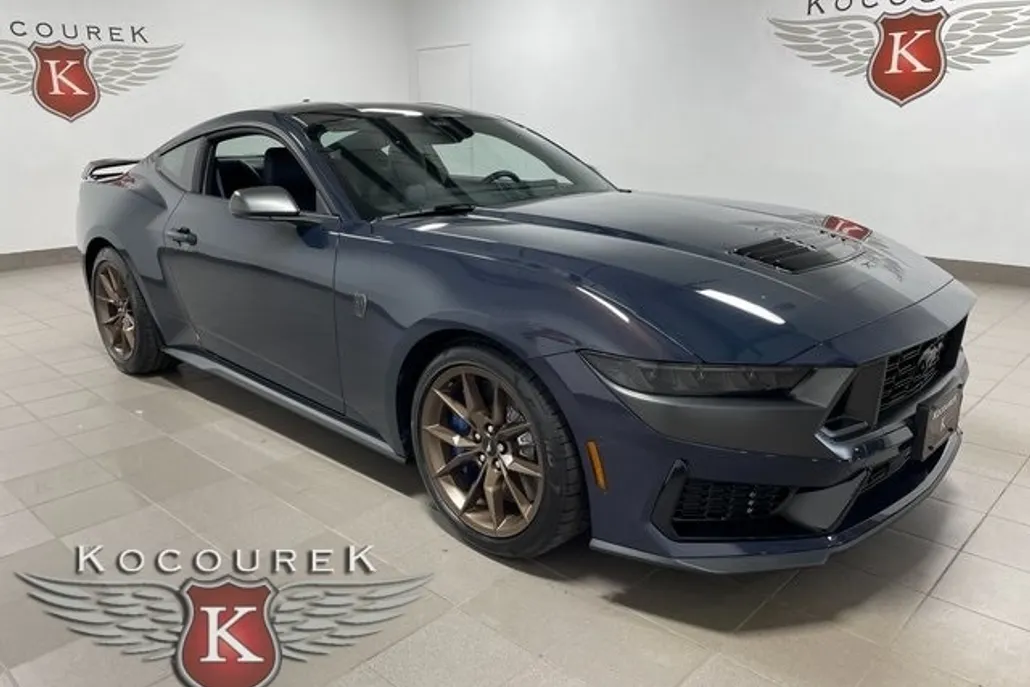 2025 Ford Mustang Dark Horse photo 1