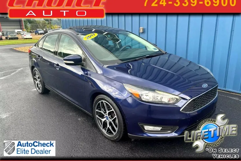 2017 Ford Focus SEL Sedan photo 1