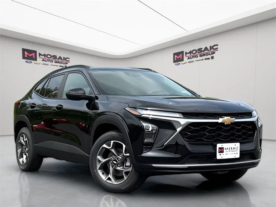 2025 Chevrolet Trax LT photo 1