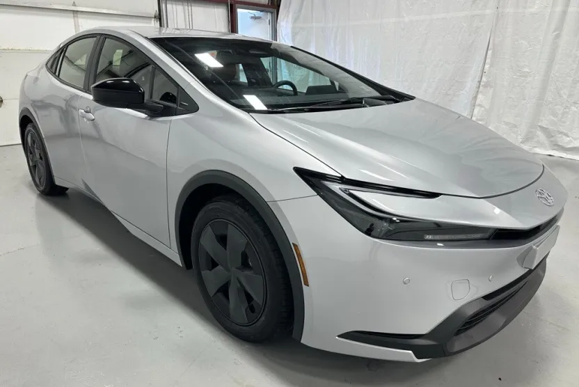2025 Toyota Prius LE photo 1