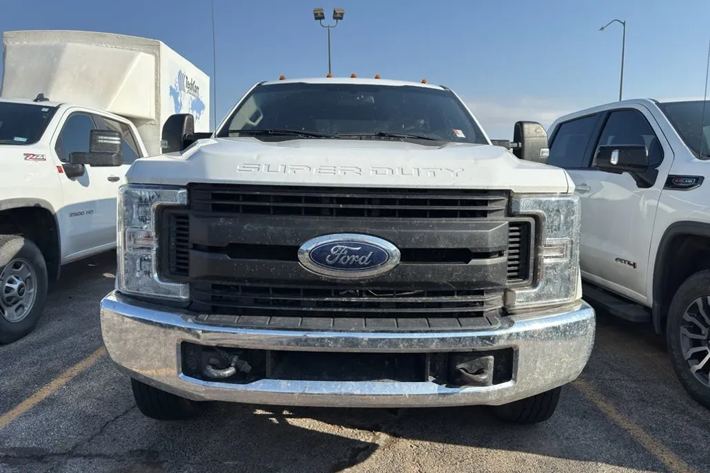 2019 Ford F-350 XL photo 1