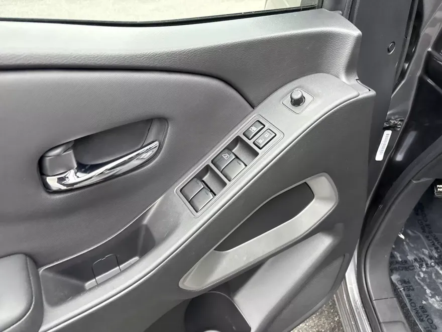2024 Nissan Frontier SV photo 1