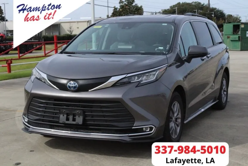 2023 Toyota Sienna XLE photo 1