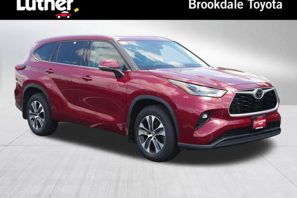 2022 Toyota Highlander XLE photo 1
