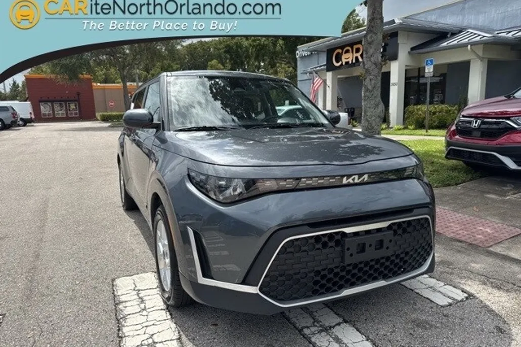 2023 Kia Soul LX photo 1