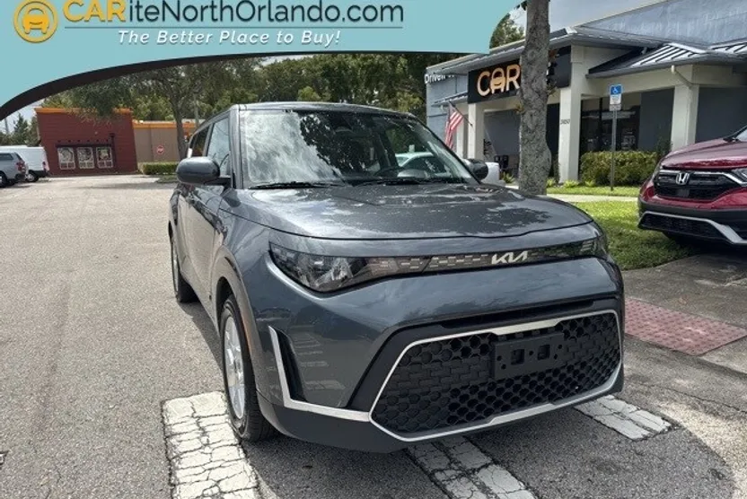 2023 Kia Soul LX photo 1
