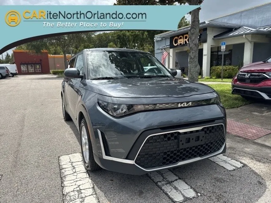 2023 Kia Soul LX photo 1