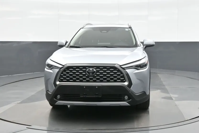 2023 Toyota Corolla Cross XLE photo 1