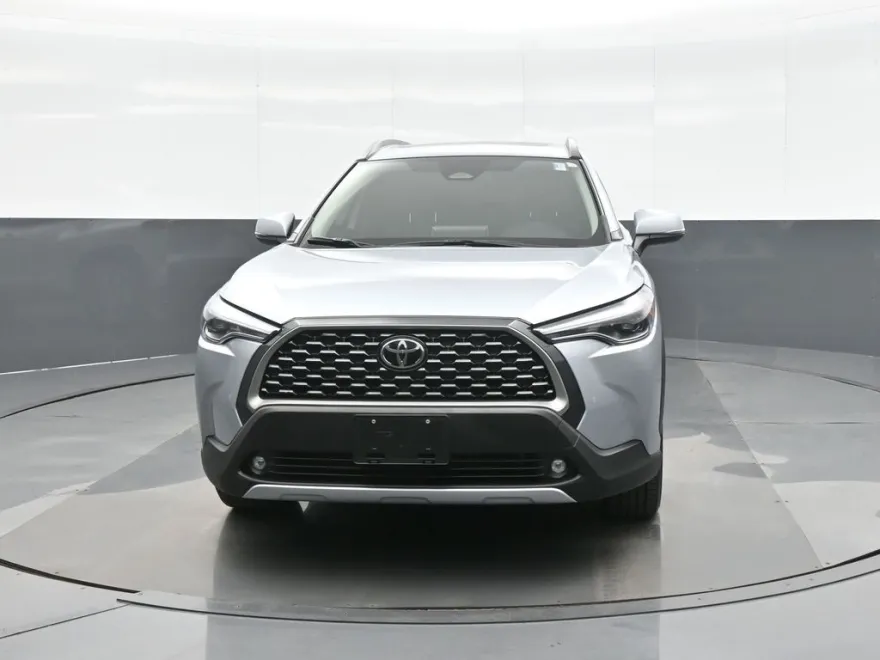 2023 Toyota Corolla Cross XLE photo 1