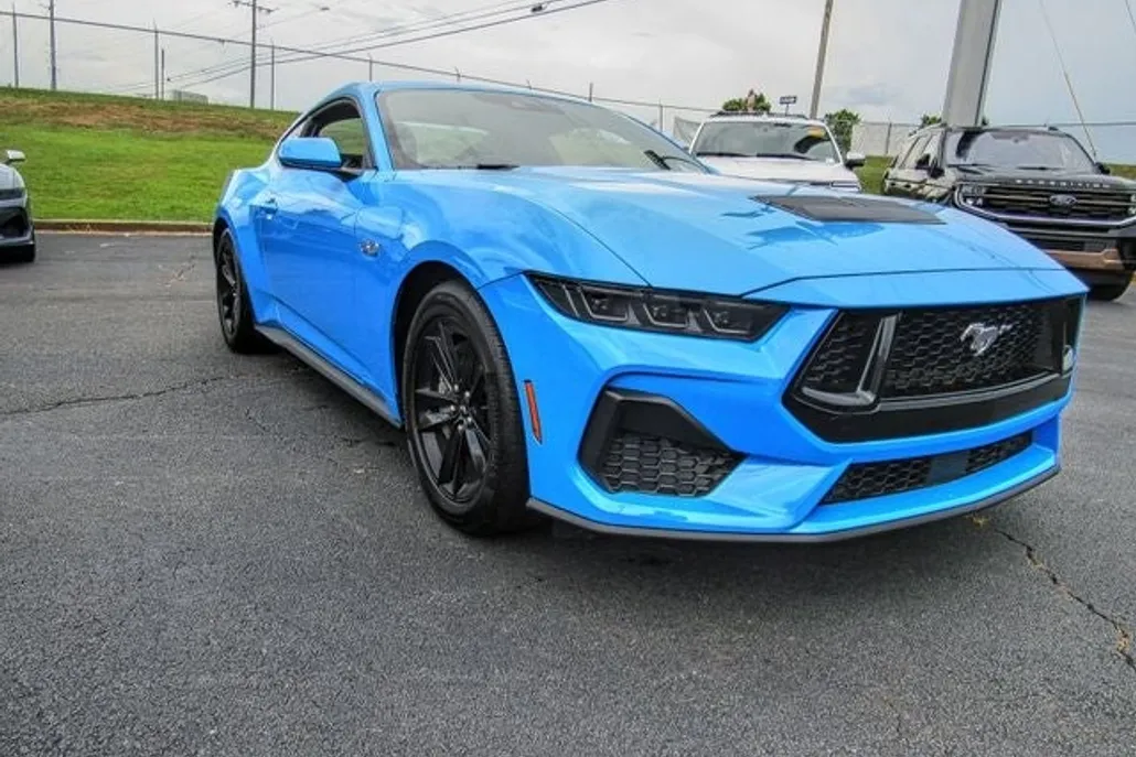 2025 Ford Mustang GT photo 1