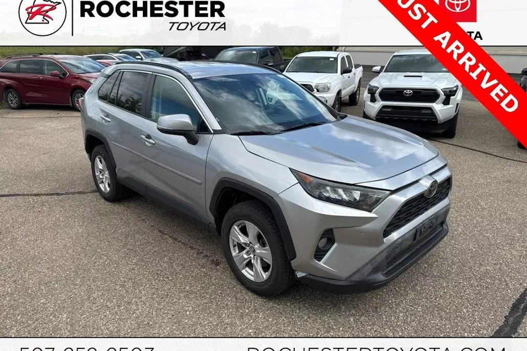2021 Toyota RAV4 XLE photo 1