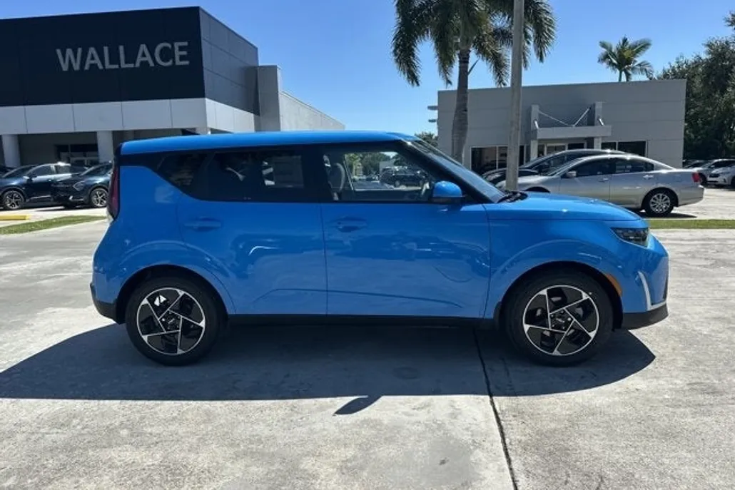 2025 Kia Soul EX photo 1