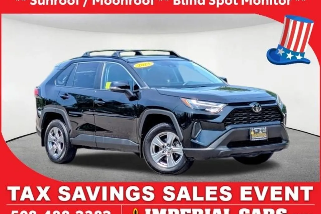 2023 Toyota RAV4 XLE photo 1