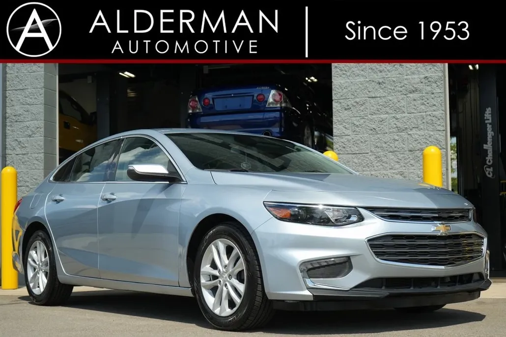 2017 Chevrolet Malibu 1LT photo 1