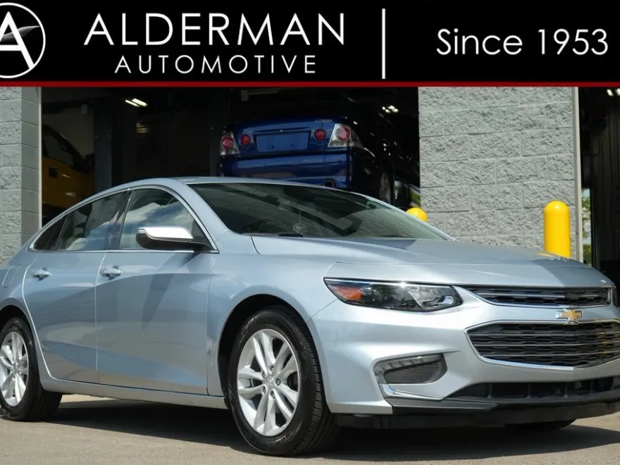2017 Chevrolet Malibu 1LT photo 1