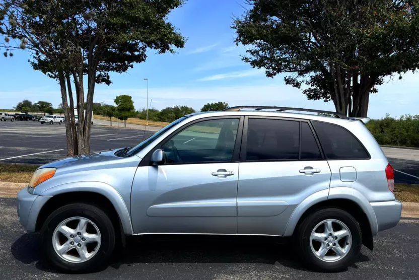 2002 Toyota RAV4 photo 1