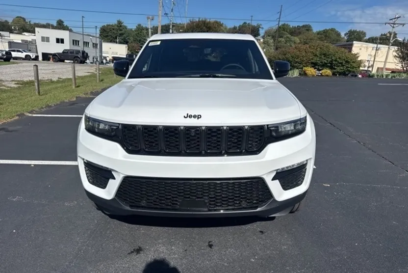 2025 Jeep Grand Cherokee Limited photo 1