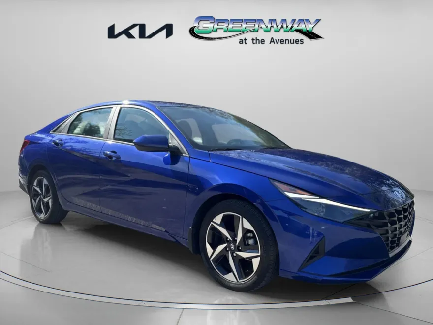 2023 Hyundai Elantra SEL photo 1