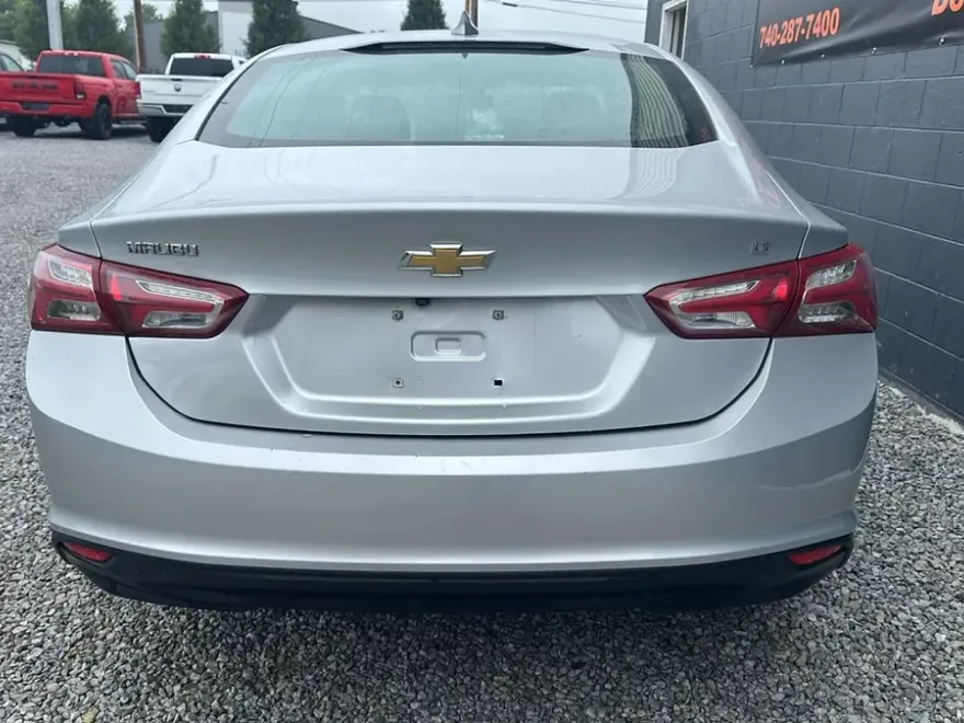 2019 Chevrolet Malibu 1LT photo 1