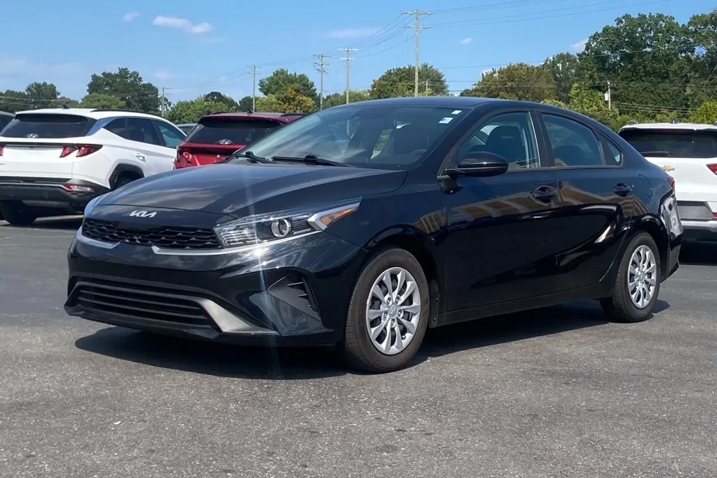 2023 Kia Forte LX photo 1