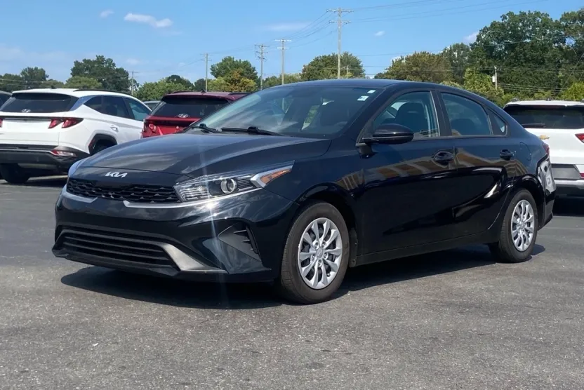 2023 Kia Forte LX photo 1