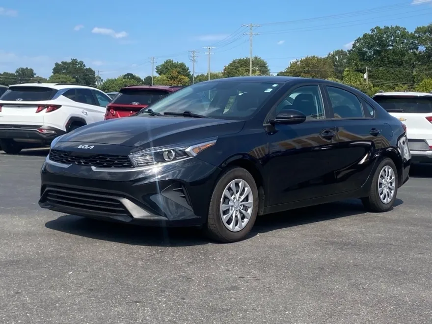 2023 Kia Forte LX photo 1