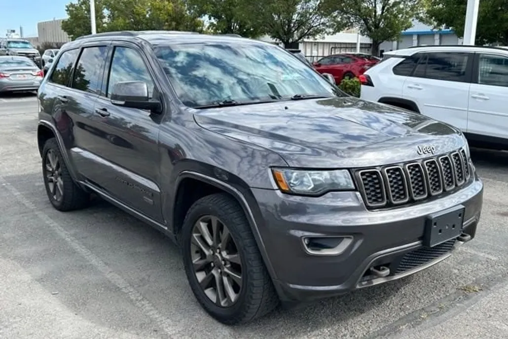 2017 Jeep Grand Cherokee Limited Anniversary Edition photo 1