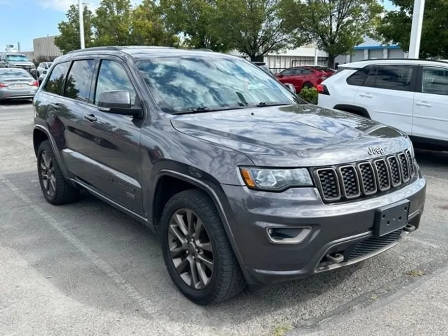 2017 Jeep Grand Cherokee Limited Anniversary Edition photo 1